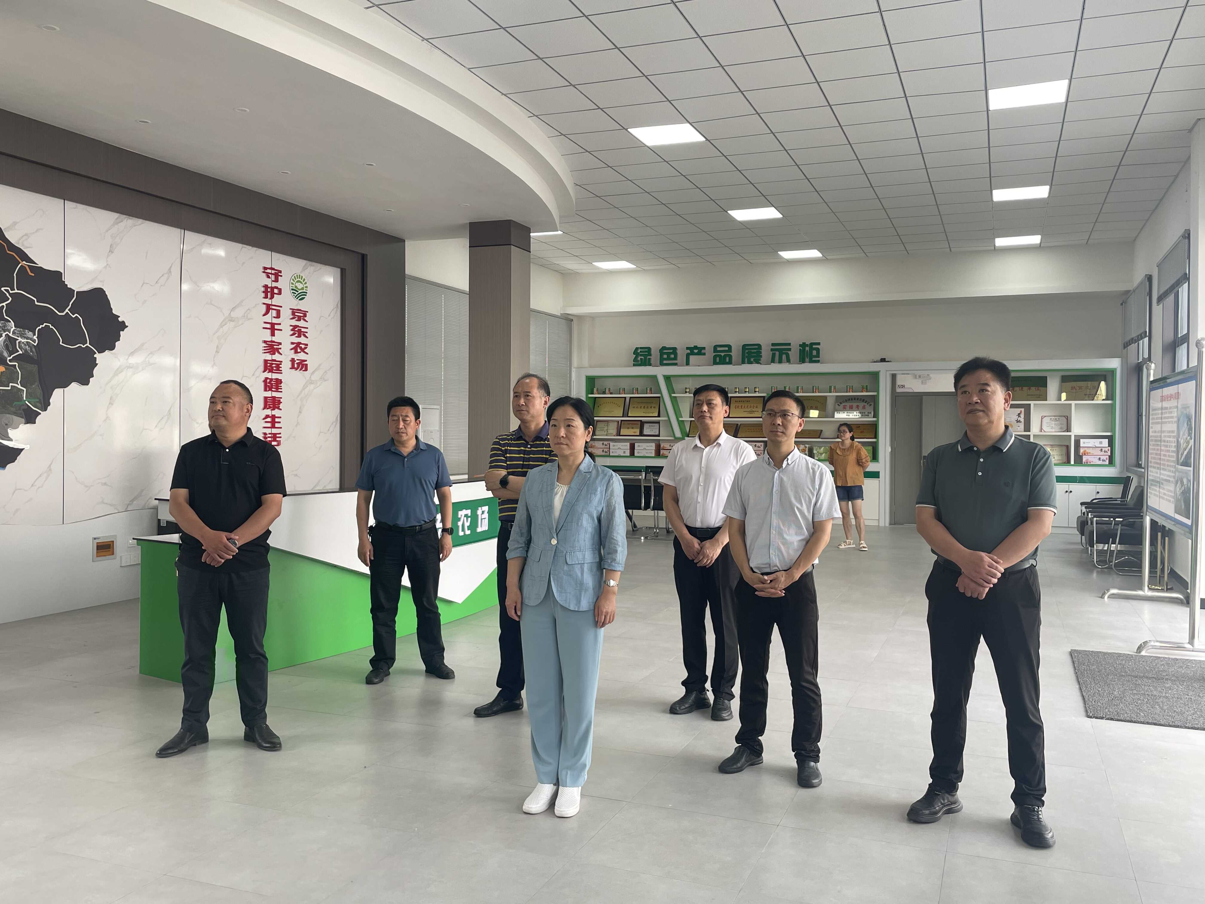 市林果产业链专班赴老河口市调研林果产业链发展及国内贸易代理情况